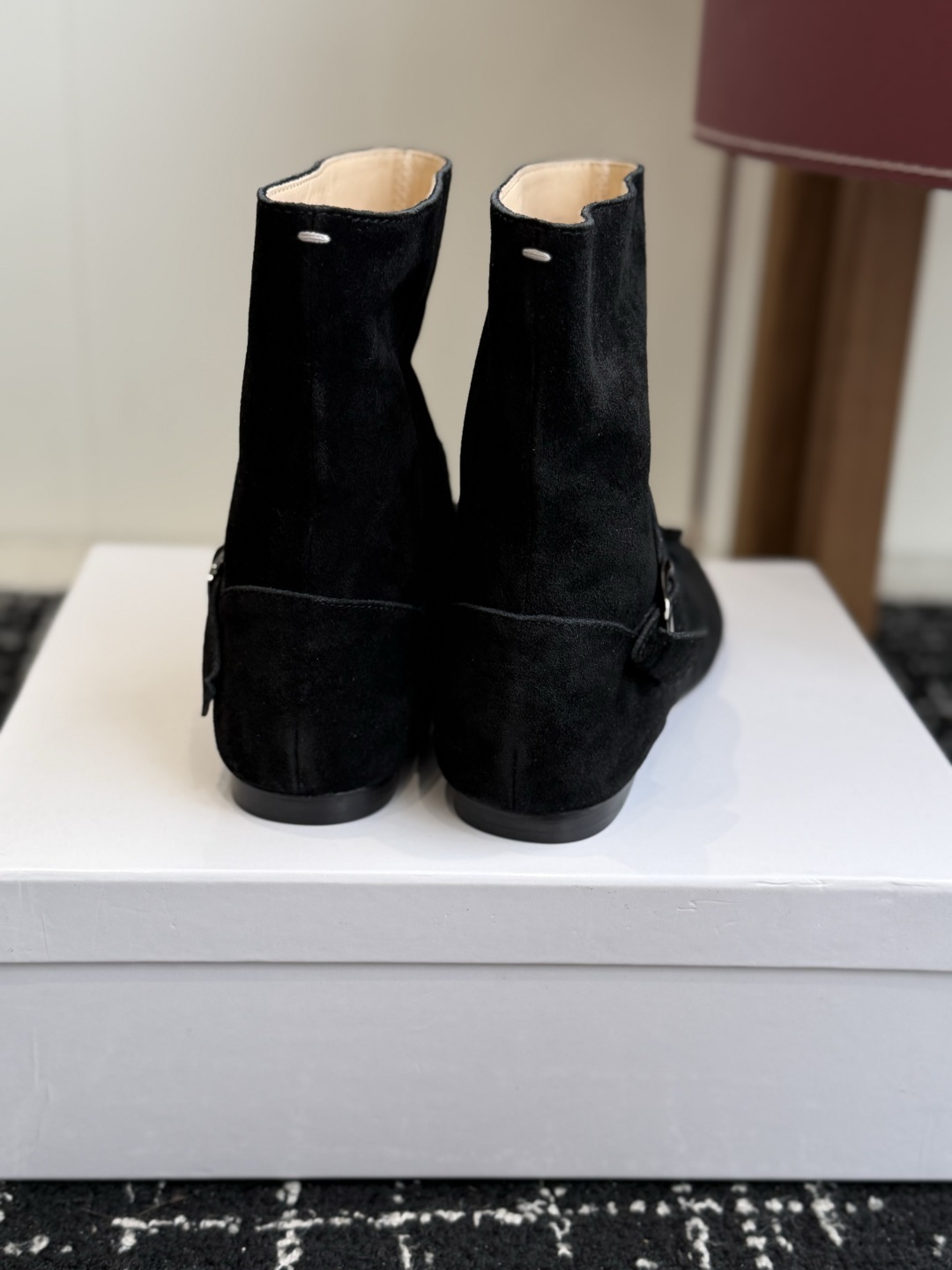 代购级 MaisonMargiela MM6 马吉拉分趾系列低跟分趾靴 告别臃肿,专为当代独立、气质都市女性打造高级鞋履 代购级 MaisonMargiela MM6 马吉拉分趾系列低跟分趾靴 告别臃肿,专为当代独立、气质都市女性打造高级鞋履