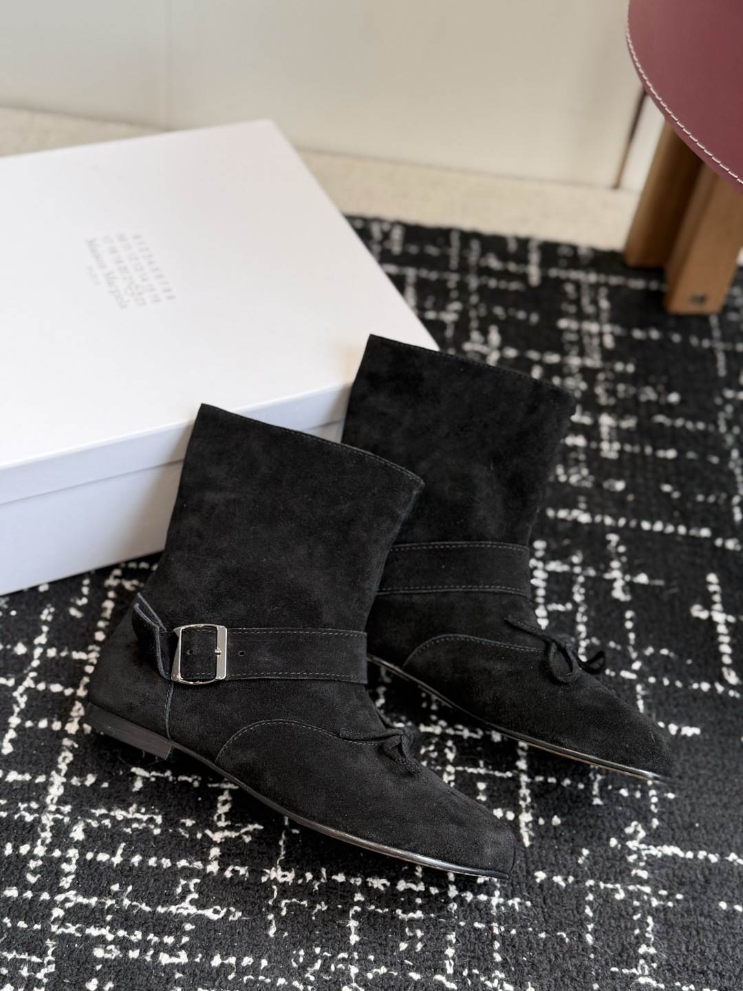 代购级 MaisonMargiela MM6 马吉拉分趾系列低跟分趾靴 告别臃肿,专为当代独立、气质都市女性打造高级鞋履 代购级 MaisonMargiela MM6 马吉拉分趾系列低跟分趾靴 告别臃肿,专为当代独立、气质都市女性打造高级鞋履