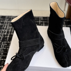 代购级 MaisonMargiela MM6 马吉拉分趾系列低跟分趾靴 告别臃肿,专为当代独立、气质都市女性打造高级鞋履 代购级 MaisonMargiela MM6 马吉拉分趾系列低跟分趾靴 告别臃肿,专为当代独立、气质都市女性打造高级鞋履