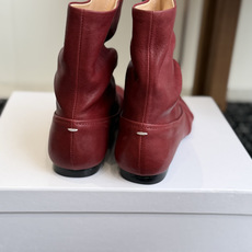 代购级 MaisonMargiela MM6 马吉拉分趾系列低跟分趾靴 告别臃肿,专为当代独立、气质都市女性打造高级鞋履 代购级 MaisonMargiela MM6 马吉拉分趾系列低跟分趾靴 告别臃肿,专为当代独立、气质都市女性打造高级鞋履