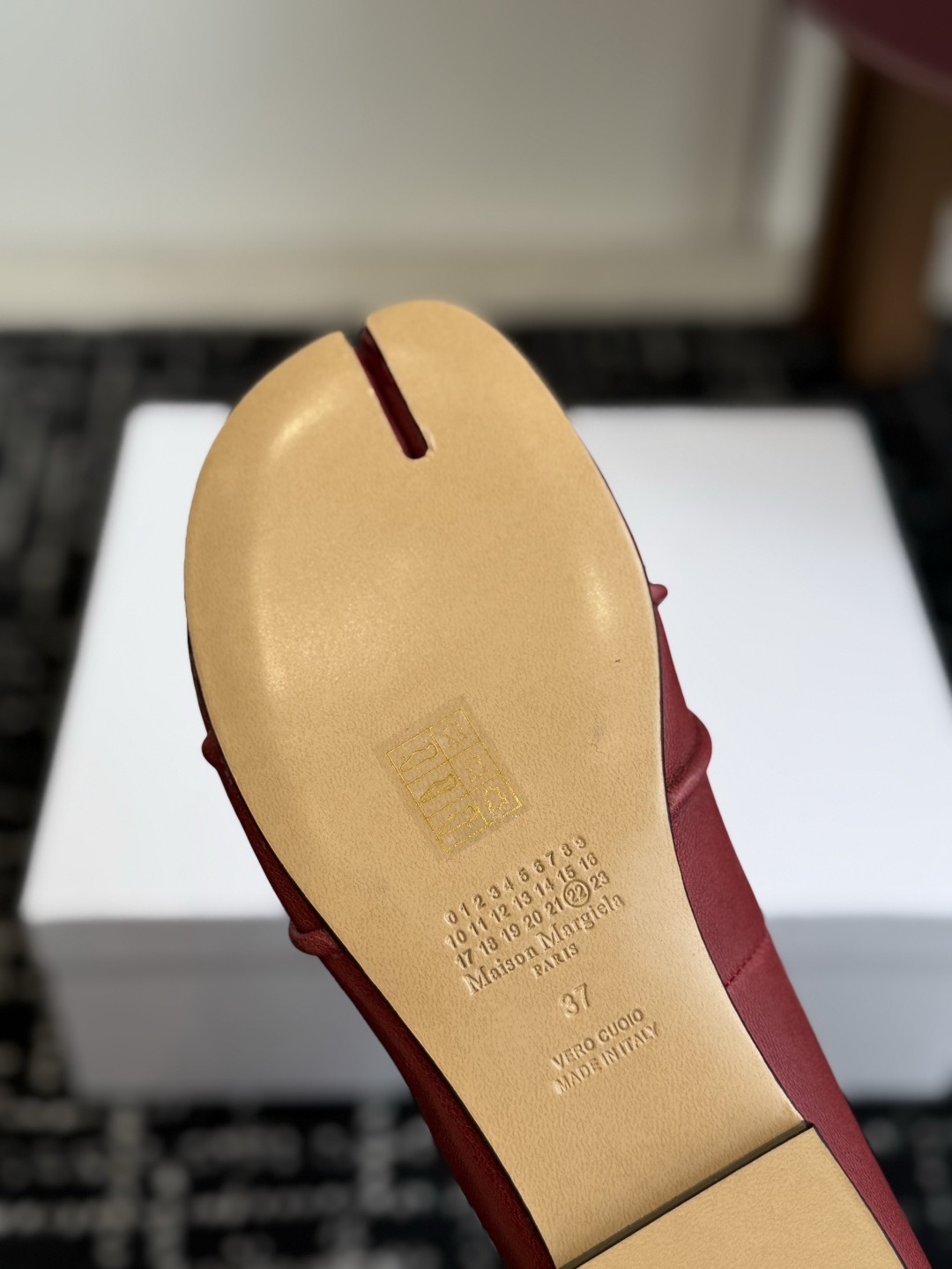 代购级 MaisonMargiela MM6 马吉拉分趾系列低跟分趾靴 告别臃肿,专为当代独立、气质都市女性打造高级鞋履 代购级 MaisonMargiela MM6 马吉拉分趾系列低跟分趾靴 告别臃肿,专为当代独立、气质都市女性打造高级鞋履