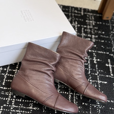 代购级 MaisonMargiela MM6 马吉拉分趾系列低跟分趾靴 告别臃肿,专为当代独立、气质都市女性打造高级鞋履 代购级 MaisonMargiela MM6 马吉拉分趾系列低跟分趾靴 告别臃肿,专为当代独立、气质都市女性打造高级鞋履