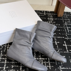 代购级 MaisonMargiela MM6 马吉拉分趾系列低跟分趾靴 告别臃肿,专为当代独立、气质都市女性打造高级鞋履 代购级 MaisonMargiela MM6 马吉拉分趾系列低跟分趾靴 告别臃肿,专为当代独立、气质都市女性打造高级鞋履
