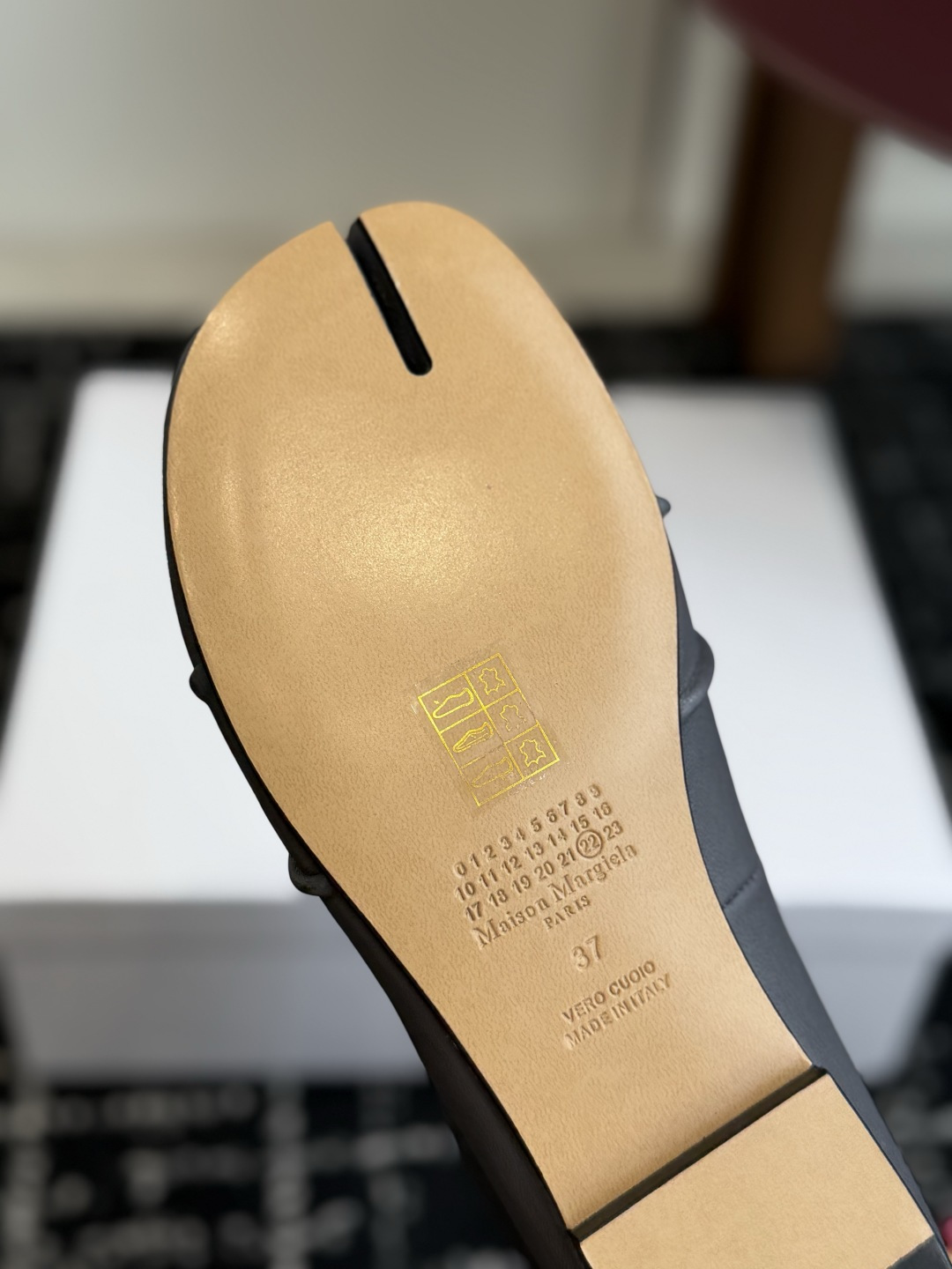 代购级 MaisonMargiela MM6 马吉拉分趾系列低跟分趾靴 告别臃肿,专为当代独立、气质都市女性打造高级鞋履 代购级 MaisonMargiela MM6 马吉拉分趾系列低跟分趾靴 告别臃肿,专为当代独立、气质都市女性打造高级鞋履