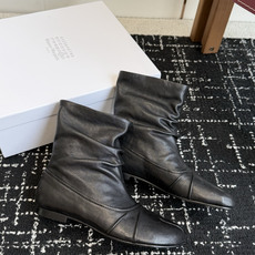 代购级 MaisonMargiela MM6 马吉拉分趾系列低跟分趾靴 告别臃肿,专为当代独立、气质都市女性打造高级鞋履 代购级 MaisonMargiela MM6 马吉拉分趾系列低跟分趾靴 告别臃肿,专为当代独立、气质都市女性打造高级鞋履