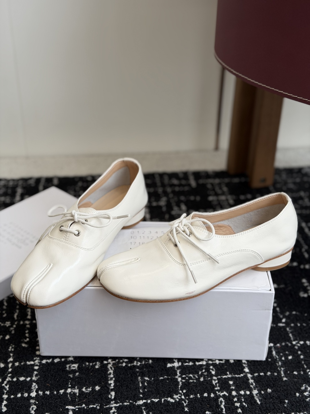 代购级 Maison Margiela 2026ss 新款MM6马吉拉新品分趾小皮鞋 乐福鞋 新品百搭复古 给你不 代购级 Maison Margiela 2026ss 新款MM6马吉拉新品分趾小皮鞋 乐福鞋 新品百搭复古 给你不