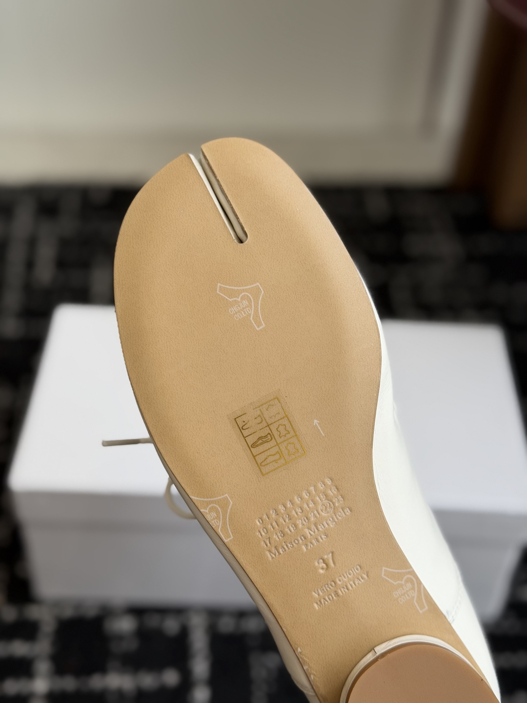代购级 Maison Margiela 2026ss 新款MM6马吉拉新品分趾小皮鞋 乐福鞋 新品百搭复古 给你不 代购级 Maison Margiela 2026ss 新款MM6马吉拉新品分趾小皮鞋 乐福鞋 新品百搭复古 给你不