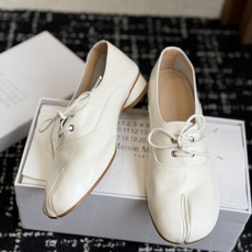 代购级 Maison Margiela 2026ss 新款MM6马吉拉新品分趾小皮鞋 乐福鞋 新品百搭复古 给你不 代购级 Maison Margiela 2026ss 新款MM6马吉拉新品分趾小皮鞋 乐福鞋 新品百搭复古 给你不