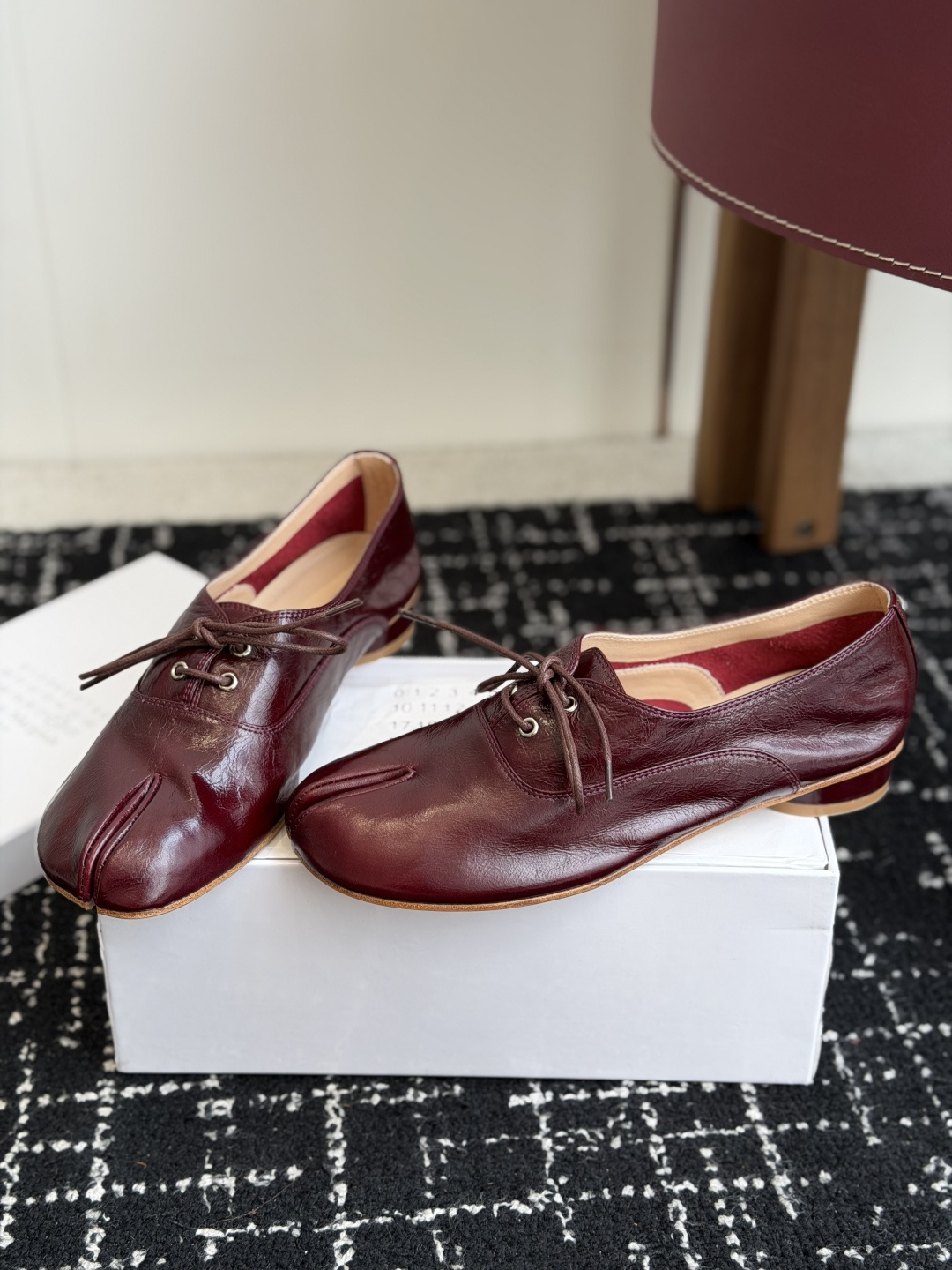 代购级 Maison Margiela 2026ss 新款MM6马吉拉新品分趾小皮鞋 乐福鞋 新品百搭复古 给你不 代购级 Maison Margiela 2026ss 新款MM6马吉拉新品分趾小皮鞋 乐福鞋 新品百搭复古 给你不