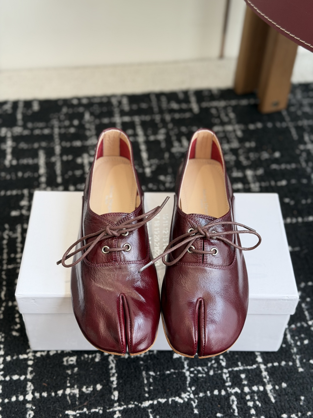 代购级 Maison Margiela 2026ss 新款MM6马吉拉新品分趾小皮鞋 乐福鞋 新品百搭复古 给你不 代购级 Maison Margiela 2026ss 新款MM6马吉拉新品分趾小皮鞋 乐福鞋 新品百搭复古 给你不