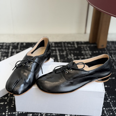 代购级 Maison Margiela 2026ss 新款MM6马吉拉新品分趾小皮鞋 乐福鞋 新品百搭复古 给你不 代购级 Maison Margiela 2026ss 新款MM6马吉拉新品分趾小皮鞋 乐福鞋 新品百搭复古 给你不