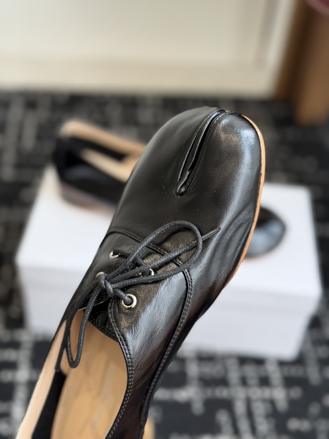 代购级 Maison Margiela 2026ss 新款MM6马吉拉新品分趾小皮鞋 乐福鞋 新品百搭复古 给你不 代购级 Maison Margiela 2026ss 新款MM6马吉拉新品分趾小皮鞋 乐福鞋 新品百搭复古 给你不