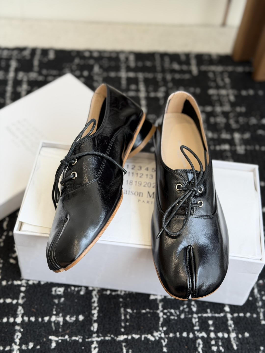 代购级 Maison Margiela 2026ss 新款MM6马吉拉新品分趾小皮鞋 乐福鞋 新品百搭复古 给你不 代购级 Maison Margiela 2026ss 新款MM6马吉拉新品分趾小皮鞋 乐福鞋 新品百搭复古 给你不