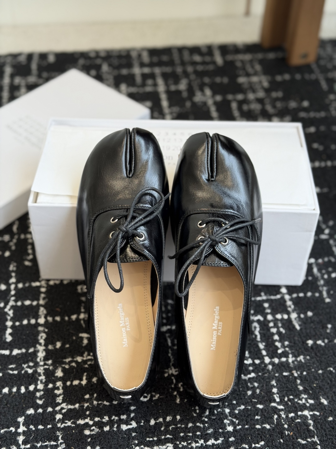 代购级 Maison Margiela 2026ss 新款MM6马吉拉新品分趾小皮鞋 乐福鞋 新品百搭复古 给你不 代购级 Maison Margiela 2026ss 新款MM6马吉拉新品分趾小皮鞋 乐福鞋 新品百搭复古 给你不