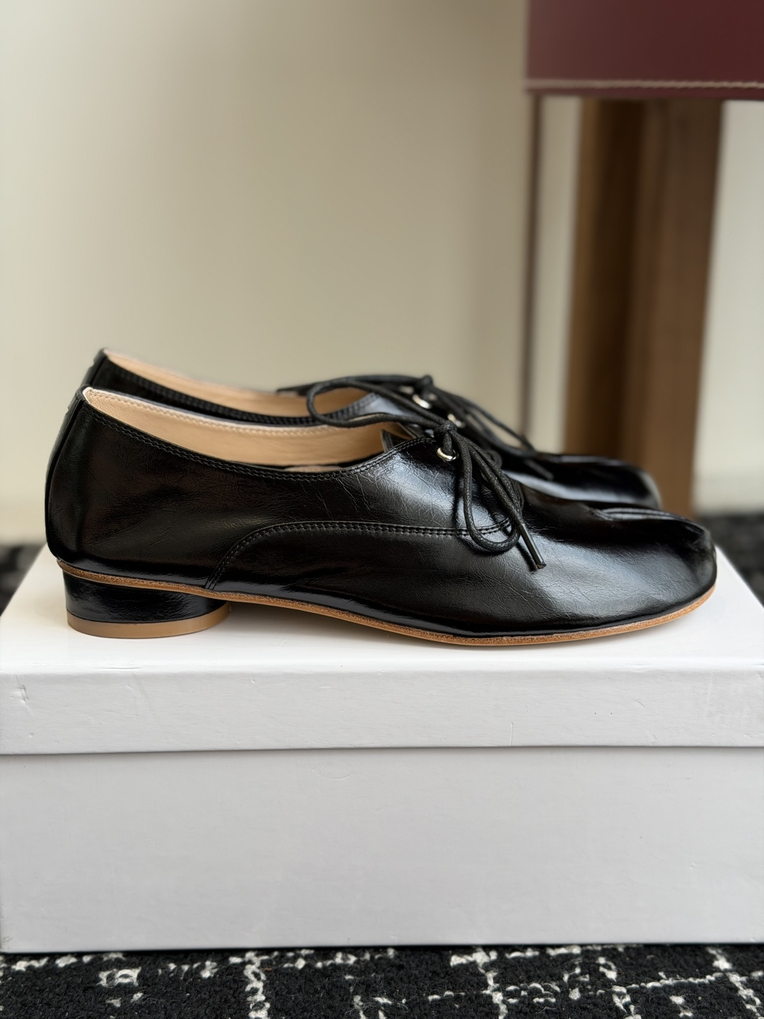 代购级 Maison Margiela 2026ss 新款MM6马吉拉新品分趾小皮鞋 乐福鞋 新品百搭复古 给你不 代购级 Maison Margiela 2026ss 新款MM6马吉拉新品分趾小皮鞋 乐福鞋 新品百搭复古 给你不