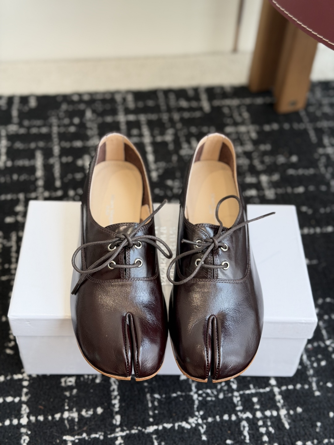 代购级 Maison Margiela 2026ss 新款MM6马吉拉新品分趾小皮鞋 乐福鞋 新品百搭复古 给你不 代购级 Maison Margiela 2026ss 新款MM6马吉拉新品分趾小皮鞋 乐福鞋 新品百搭复古 给你不