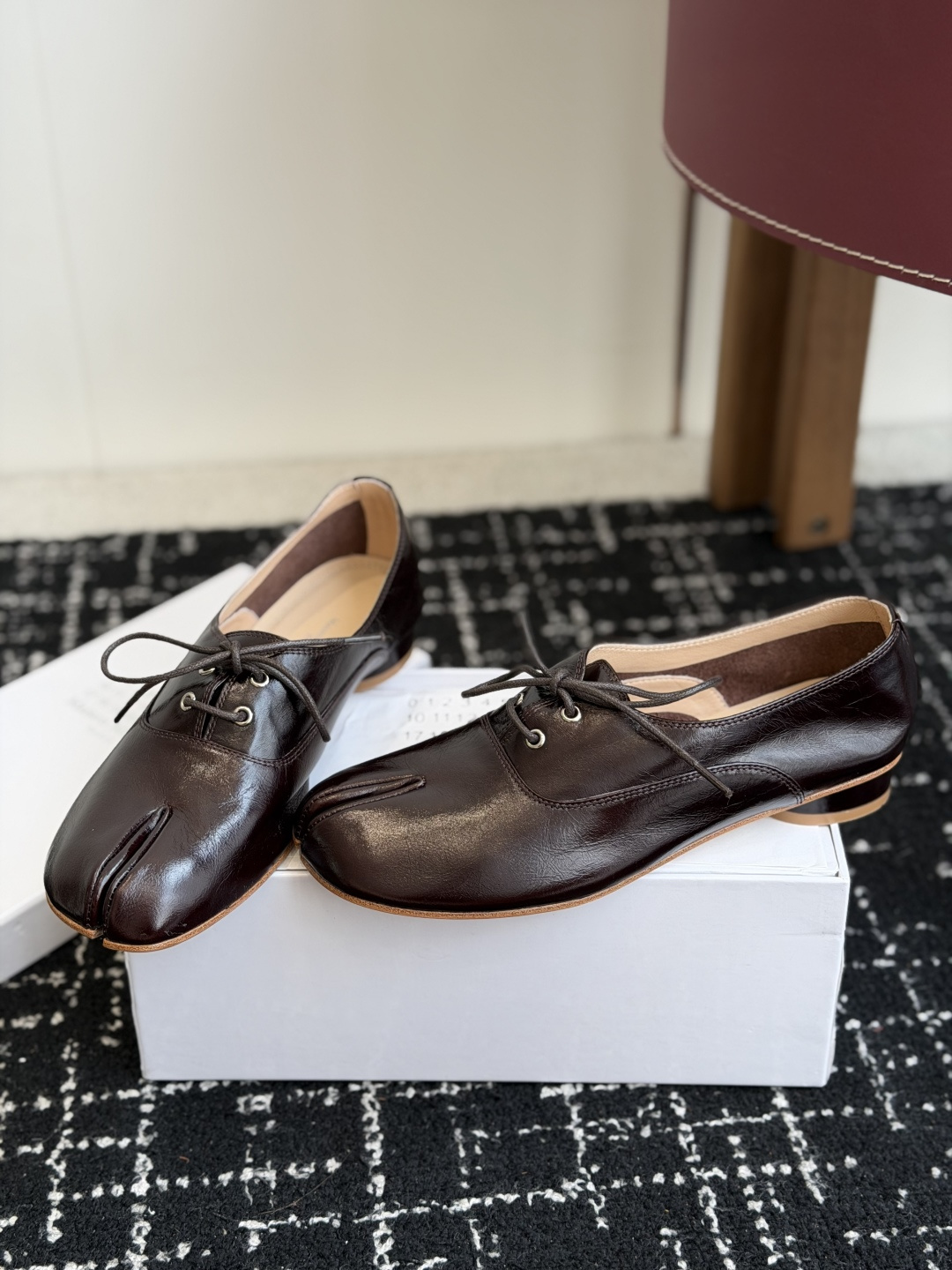 代购级 Maison Margiela 2026ss 新款MM6马吉拉新品分趾小皮鞋 乐福鞋 新品百搭复古 给你不 代购级 Maison Margiela 2026ss 新款MM6马吉拉新品分趾小皮鞋 乐福鞋 新品百搭复古 给你不
