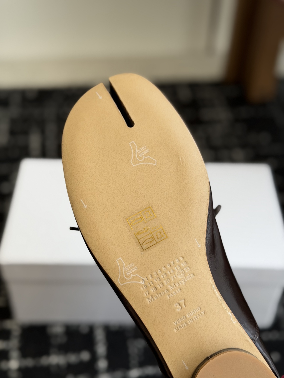 代购级 Maison Margiela 2026ss 新款MM6马吉拉新品分趾小皮鞋 乐福鞋 新品百搭复古 给你不 代购级 Maison Margiela 2026ss 新款MM6马吉拉新品分趾小皮鞋 乐福鞋 新品百搭复古 给你不