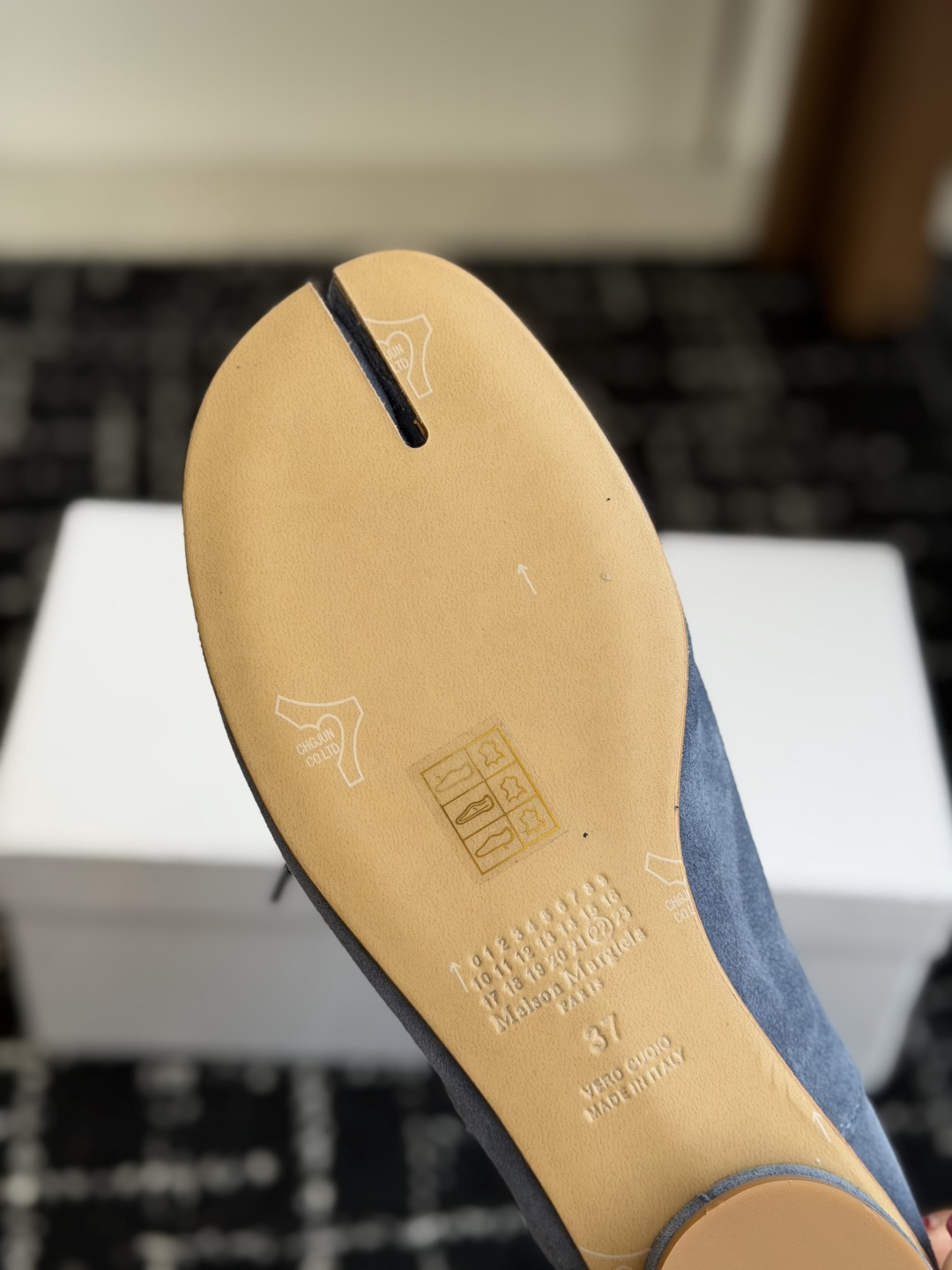 代购级 Maison Margiela 2026ss 新款MM6马吉拉新品分趾小皮鞋 乐福鞋 新品百搭复古 给你不 代购级 Maison Margiela 2026ss 新款MM6马吉拉新品分趾小皮鞋 乐福鞋 新品百搭复古 给你不