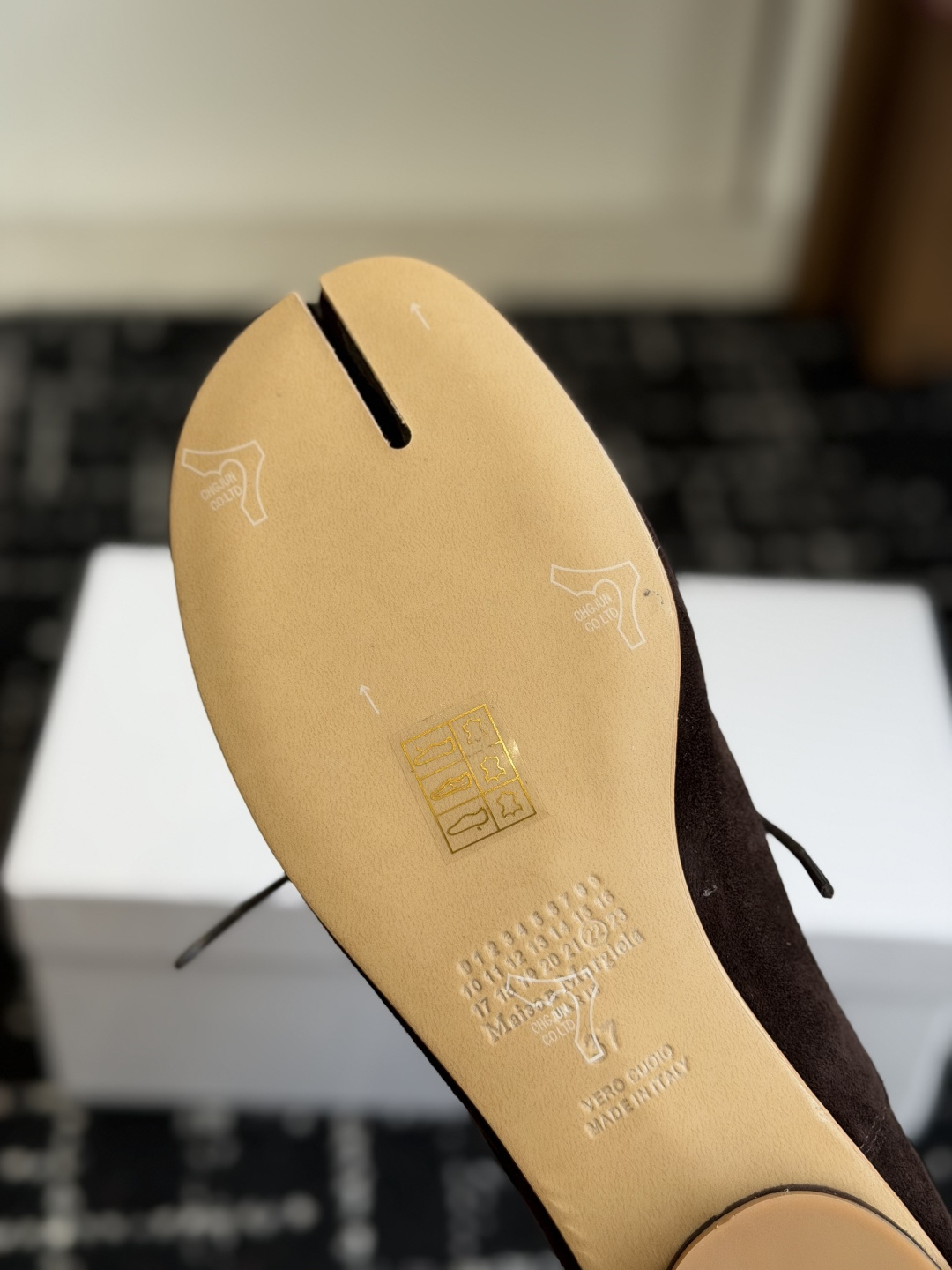 代购级 Maison Margiela 2026ss 新款MM6马吉拉新品分趾小皮鞋 乐福鞋 新品百搭复古 给你不 代购级 Maison Margiela 2026ss 新款MM6马吉拉新品分趾小皮鞋 乐福鞋 新品百搭复古 给你不