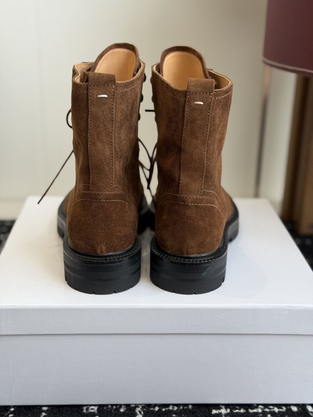代购级 MaisonMargiela MM6 马吉拉分趾系列休闲分趾靴 马丁靴 告别臃肿,专为当代独立、气质都市女性打造 代购级 MaisonMargiela MM6 马吉拉分趾系列休闲分趾靴 马丁靴 告别臃肿,专为当代独立、气质都市女性打造