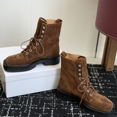 代购级 MaisonMargiela MM6 马吉拉分趾系列休闲分趾靴 马丁靴 告别臃肿,专为当代独立、气质都市女性打造 代购级 MaisonMargiela MM6 马吉拉分趾系列休闲分趾靴 马丁靴 告别臃肿,专为当代独立、气质都市女性打造