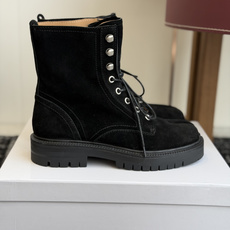 代购级 MaisonMargiela MM6 马吉拉分趾系列休闲分趾靴 马丁靴 告别臃肿,专为当代独立、气质都市女性打造 代购级 MaisonMargiela MM6 马吉拉分趾系列休闲分趾靴 马丁靴 告别臃肿,专为当代独立、气质都市女性打造