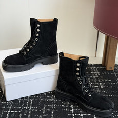 代购级 MaisonMargiela MM6 马吉拉分趾系列休闲分趾靴 马丁靴 告别臃肿,专为当代独立、气质都市女性打造 代购级 MaisonMargiela MM6 马吉拉分趾系列休闲分趾靴 马丁靴 告别臃肿,专为当代独立、气质都市女性打造