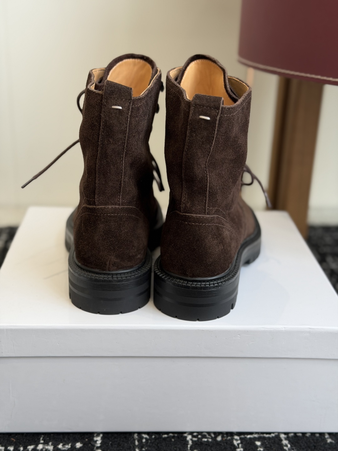 代购级 MaisonMargiela MM6 马吉拉分趾系列休闲分趾靴 马丁靴 告别臃肿,专为当代独立、气质都市女性打造 代购级 MaisonMargiela MM6 马吉拉分趾系列休闲分趾靴 马丁靴 告别臃肿,专为当代独立、气质都市女性打造