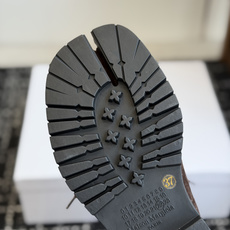 代购级 MaisonMargiela MM6 马吉拉分趾系列休闲分趾靴 马丁靴 告别臃肿,专为当代独立、气质都市女性打造 代购级 MaisonMargiela MM6 马吉拉分趾系列休闲分趾靴 马丁靴 告别臃肿,专为当代独立、气质都市女性打造
