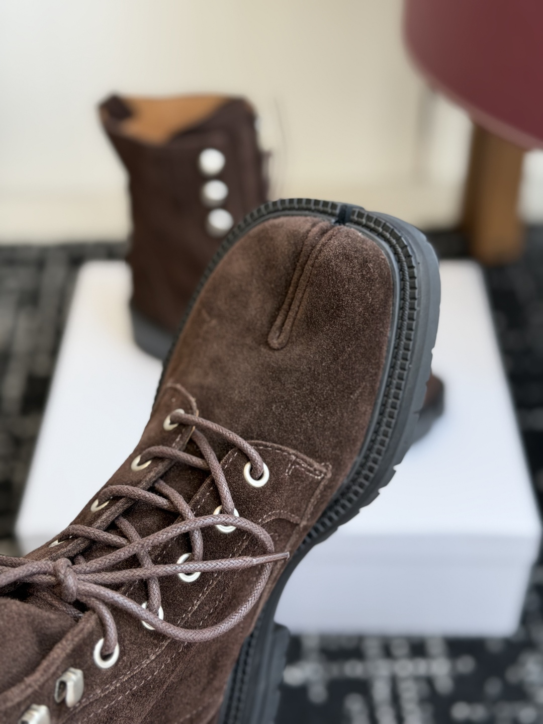 代购级 MaisonMargiela MM6 马吉拉分趾系列休闲分趾靴 马丁靴 告别臃肿,专为当代独立、气质都市女性打造 代购级 MaisonMargiela MM6 马吉拉分趾系列休闲分趾靴 马丁靴 告别臃肿,专为当代独立、气质都市女性打造