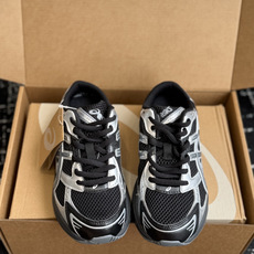 东莞代购级 ASICS Gel-1130 亚瑟士一脚蹬 舒适贴合包头拖鞋,将日系极简美学与人体工学科技完美融合。(便捷穿 东莞代购级 ASICS Gel-1130 亚瑟士一脚蹬 舒适贴合包头拖鞋,将日系极简美学与人体工学科技完美融合。(便捷穿