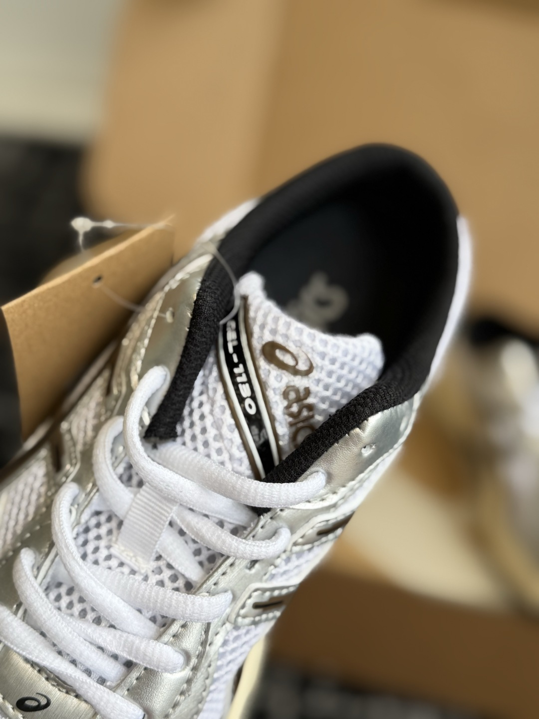 东莞代购级 ASICS Gel-1130 亚瑟士一脚蹬 舒适贴合包头拖鞋,将日系极简美学与人体工学科技完美融合。(便捷穿 东莞代购级 ASICS Gel-1130 亚瑟士一脚蹬 舒适贴合包头拖鞋,将日系极简美学与人体工学科技完美融合。(便捷穿