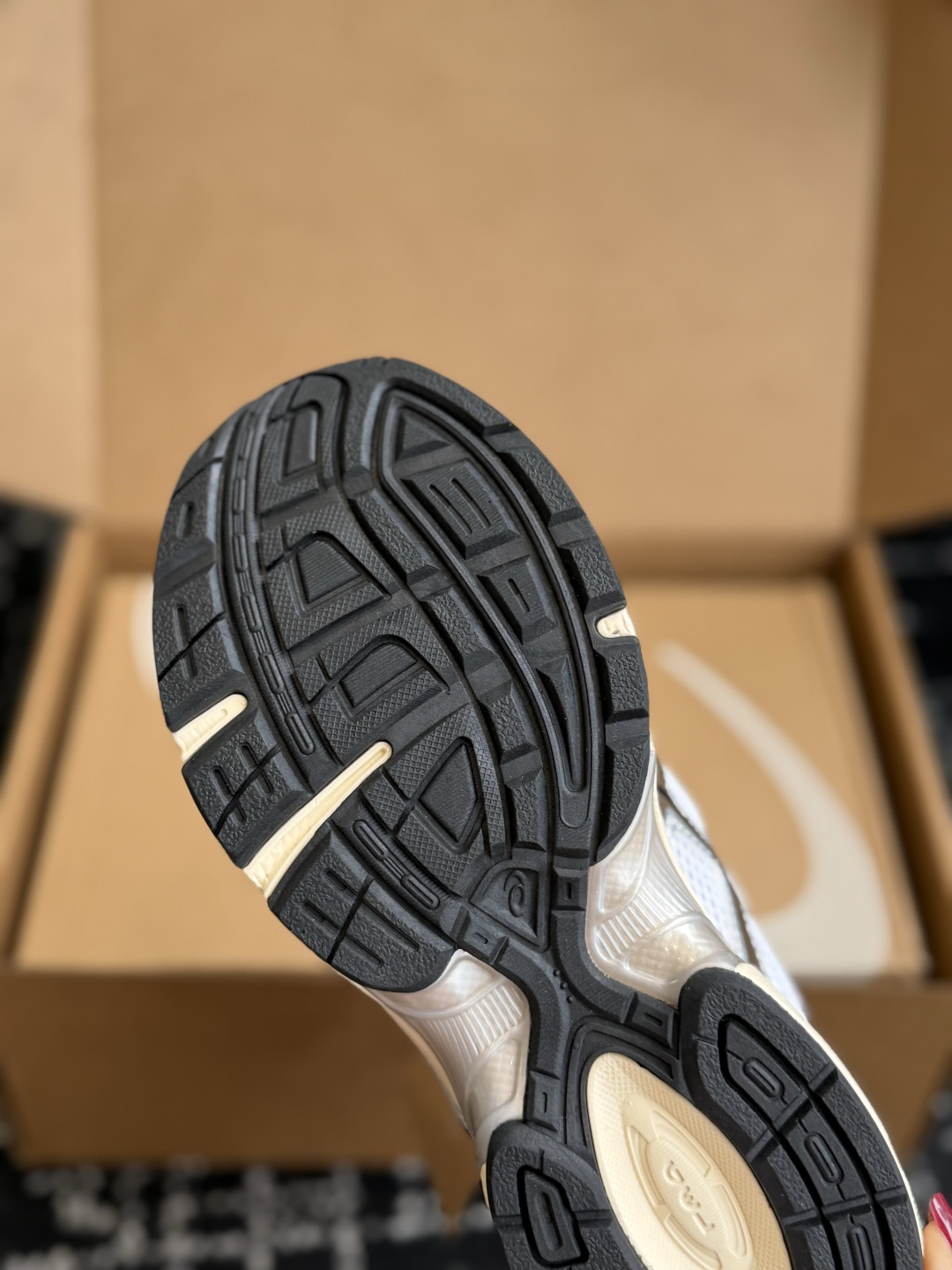东莞代购级 ASICS Gel-1130 亚瑟士一脚蹬 舒适贴合包头拖鞋,将日系极简美学与人体工学科技完美融合。(便捷穿 东莞代购级 ASICS Gel-1130 亚瑟士一脚蹬 舒适贴合包头拖鞋,将日系极简美学与人体工学科技完美融合。(便捷穿