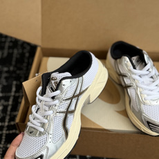 东莞代购级 ASICS Gel-1130 亚瑟士一脚蹬 舒适贴合包头拖鞋,将日系极简美学与人体工学科技完美融合。(便捷穿 东莞代购级 ASICS Gel-1130 亚瑟士一脚蹬 舒适贴合包头拖鞋,将日系极简美学与人体工学科技完美融合。(便捷穿
