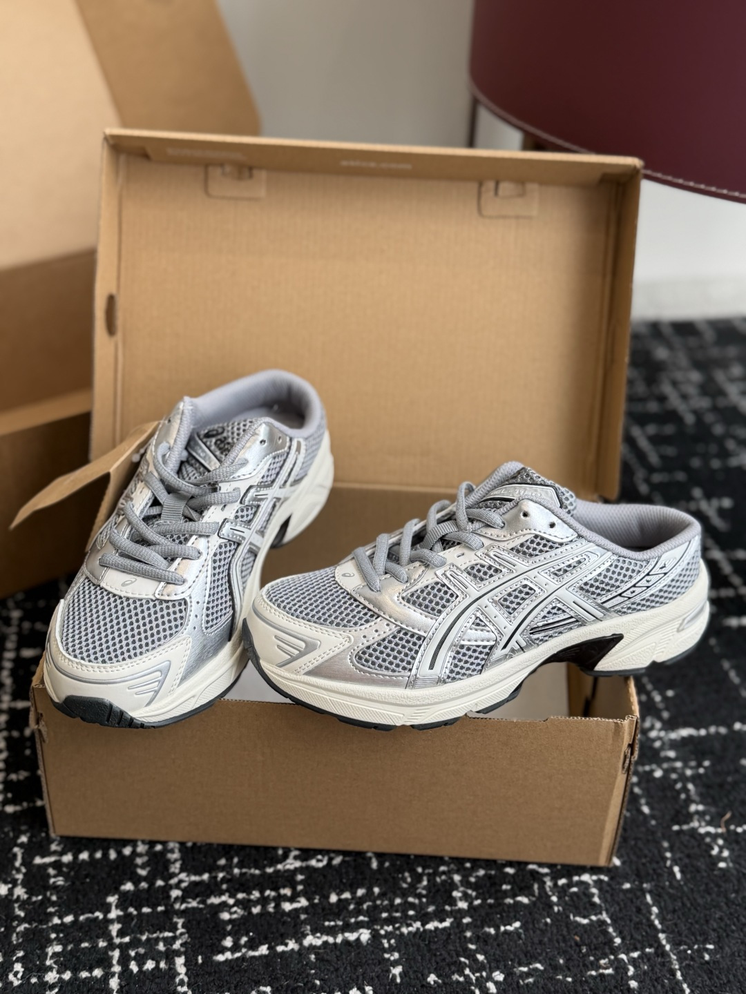 东莞代购级 ASICS Gel-1130 亚瑟士一脚蹬 舒适贴合包头拖鞋,将日系极简美学与人体工学科技完美融合。(便捷穿 东莞代购级 ASICS Gel-1130 亚瑟士一脚蹬 舒适贴合包头拖鞋,将日系极简美学与人体工学科技完美融合。(便捷穿