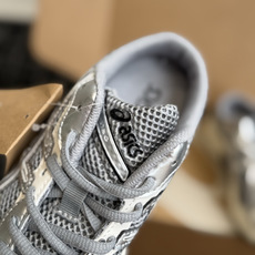 东莞代购级 ASICS Gel-1130 亚瑟士一脚蹬 舒适贴合包头拖鞋,将日系极简美学与人体工学科技完美融合。(便捷穿 东莞代购级 ASICS Gel-1130 亚瑟士一脚蹬 舒适贴合包头拖鞋,将日系极简美学与人体工学科技完美融合。(便捷穿