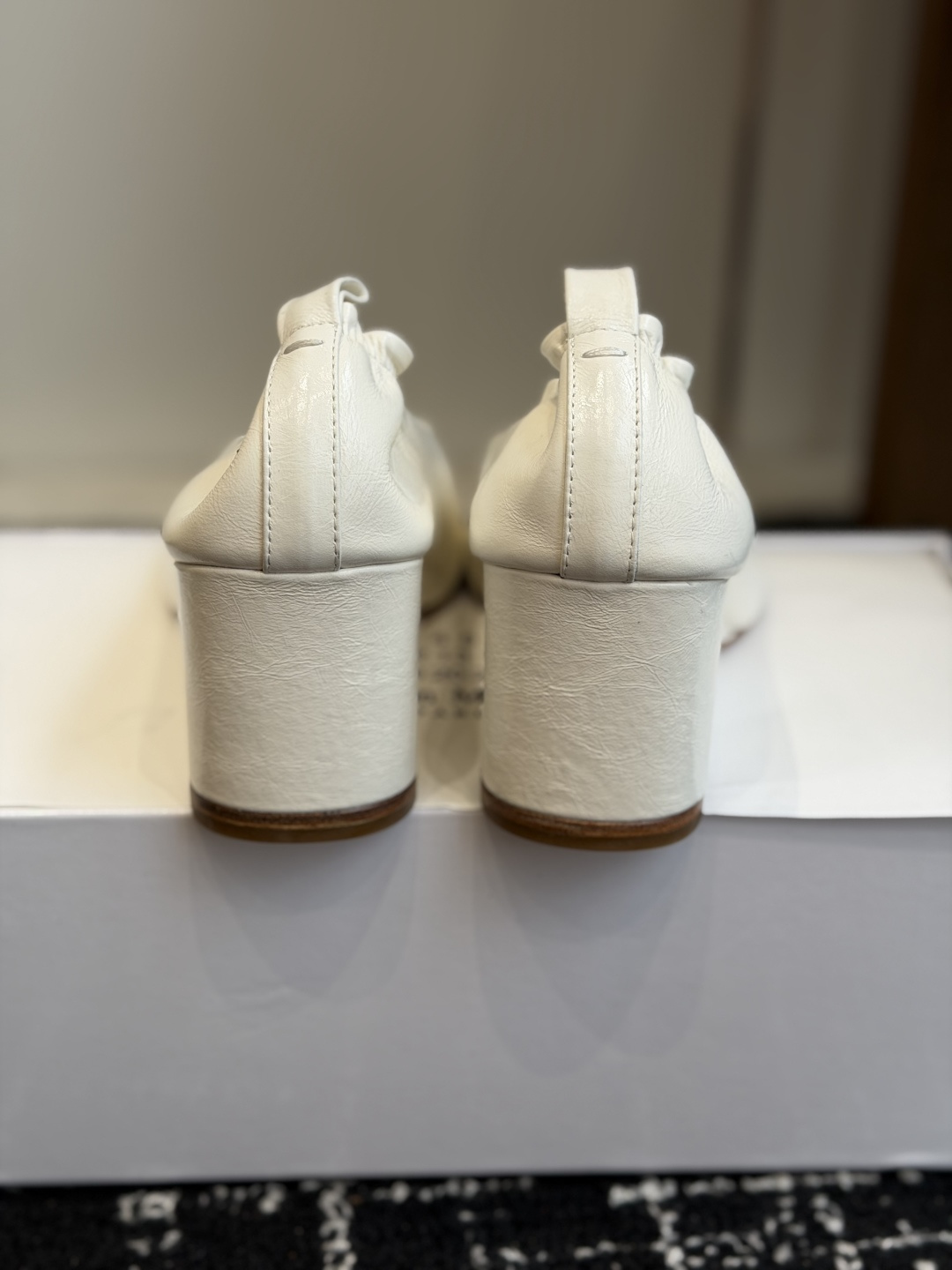代购级 Maison Margiela丨MM6马吉拉26ss新款坡跟分趾鞋 Tabi分趾单鞋高跟鞋 原版开模双层真皮鞋底 代购级 Maison Margiela丨MM6马吉拉26ss新款坡跟分趾鞋 Tabi分趾单鞋高跟鞋 原版开模双层真皮鞋底