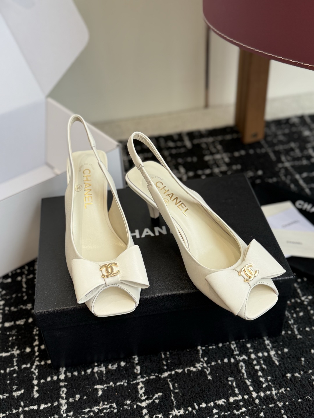 代购级 chanel 小香 26ss最新鱼嘴方头高跟鞋 蝴蝶结凉鞋 轻奢而不累脚、上脚可随意搭配春夏的服饰、更加彰显质感 代购级 chanel 小香 26ss最新鱼嘴方头高跟鞋 蝴蝶结凉鞋 轻奢而不累脚、上脚可随意搭配春夏的服饰、更加彰显质感