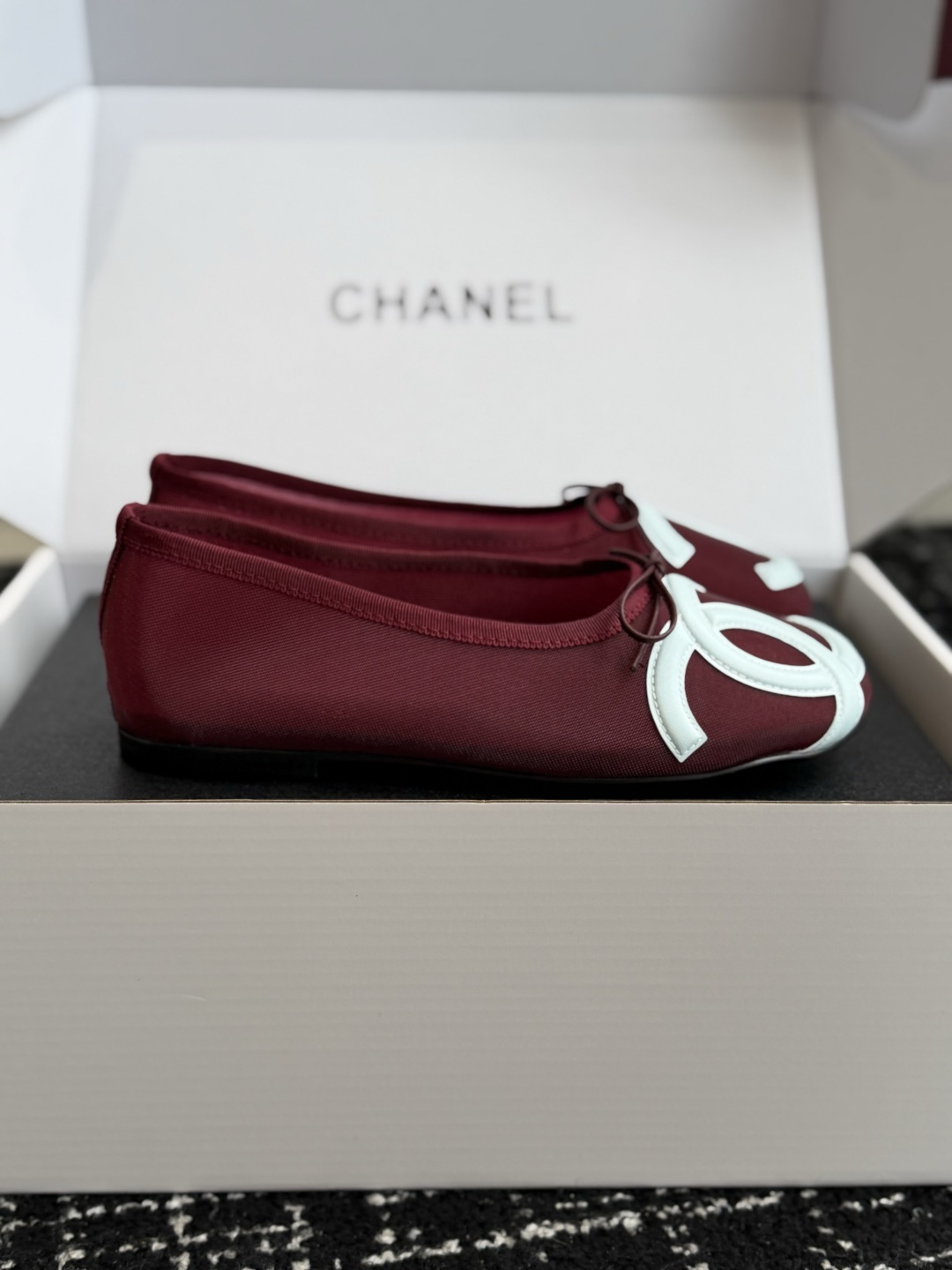 代购级 Chanel 26ss 春夏系列芭蕾舞鞋 网鞋 清凉款 非常火的大双C设计手工车线非常耗时耗力 面料:网纱/进口 代购级 Chanel 26ss 春夏系列芭蕾舞鞋 网鞋 清凉款 非常火的大双C设计手工车线非常耗时耗力 面料:网纱/进口