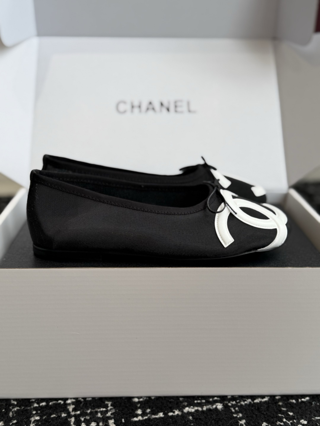 代购级 Chanel 26ss 春夏系列芭蕾舞鞋 网鞋 清凉款 非常火的大双C设计手工车线非常耗时耗力 面料:网纱/进口 代购级 Chanel 26ss 春夏系列芭蕾舞鞋 网鞋 清凉款 非常火的大双C设计手工车线非常耗时耗力 面料:网纱/进口