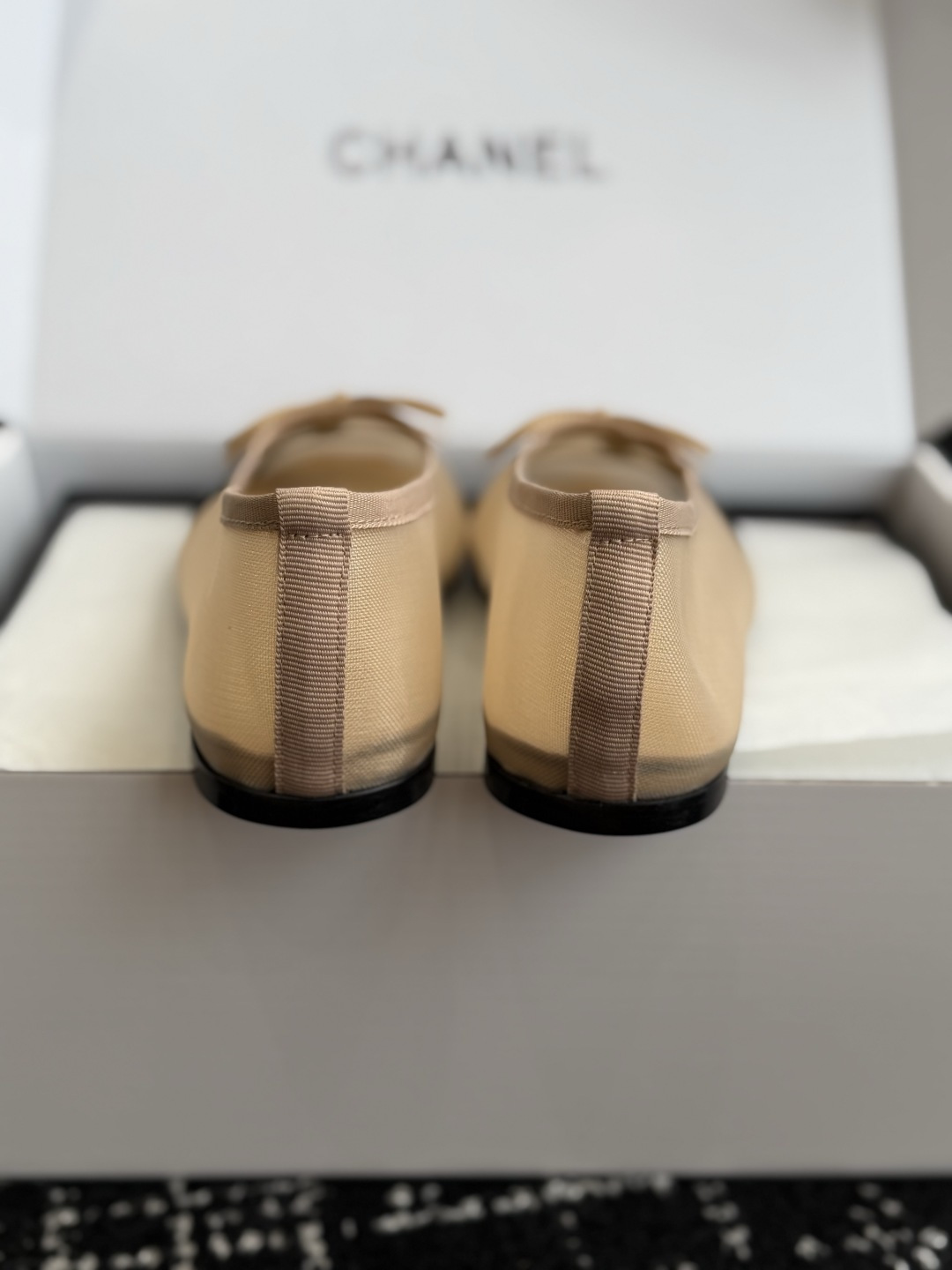 代购级 Chanel 26ss 春夏系列芭蕾舞鞋 网鞋 清凉款 非常火的大双C设计手工车线非常耗时耗力 面料:网纱/进口 代购级 Chanel 26ss 春夏系列芭蕾舞鞋 网鞋 清凉款 非常火的大双C设计手工车线非常耗时耗力 面料:网纱/进口