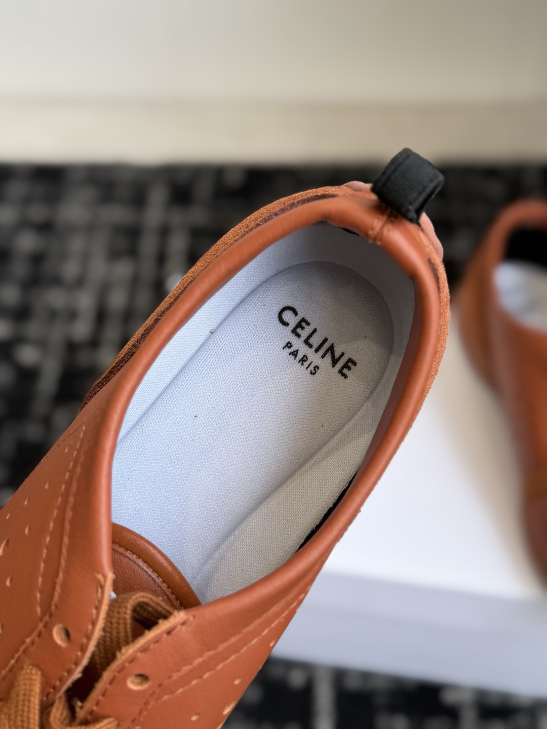 代购级 CELINE·思琳 赛琳最新款复古镂空德训跑鞋 超多明星网红种草,低帮流线型复古阿甘鞋型 鞋头微收、鞋身轻薄贴合 代购级 CELINE·思琳 赛琳最新款复古镂空德训跑鞋 超多明星网红种草,低帮流线型复古阿甘鞋型 鞋头微收、鞋身轻薄贴合