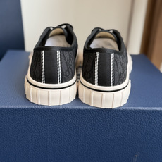 代购级 Dior26ss夏季新款拼接老花高帮帆布鞋 自带松弛复古文艺氛围感的高帮帆布鞋,经典贝壳鞋头搭配利落高帮版型,撞 代购级 Dior26ss夏季新款拼接老花高帮帆布鞋 自带松弛复古文艺氛围感的高帮帆布鞋,经典贝壳鞋头搭配利落高帮版型,撞