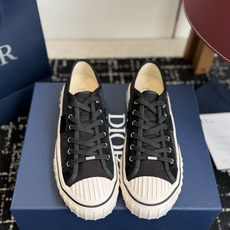 代购级 Dior26ss夏季新款拼接老花高帮帆布鞋 自带松弛复古文艺氛围感的高帮帆布鞋,经典贝壳鞋头搭配利落高帮版型,撞 代购级 Dior26ss夏季新款拼接老花高帮帆布鞋 自带松弛复古文艺氛围感的高帮帆布鞋,经典贝壳鞋头搭配利落高帮版型,撞