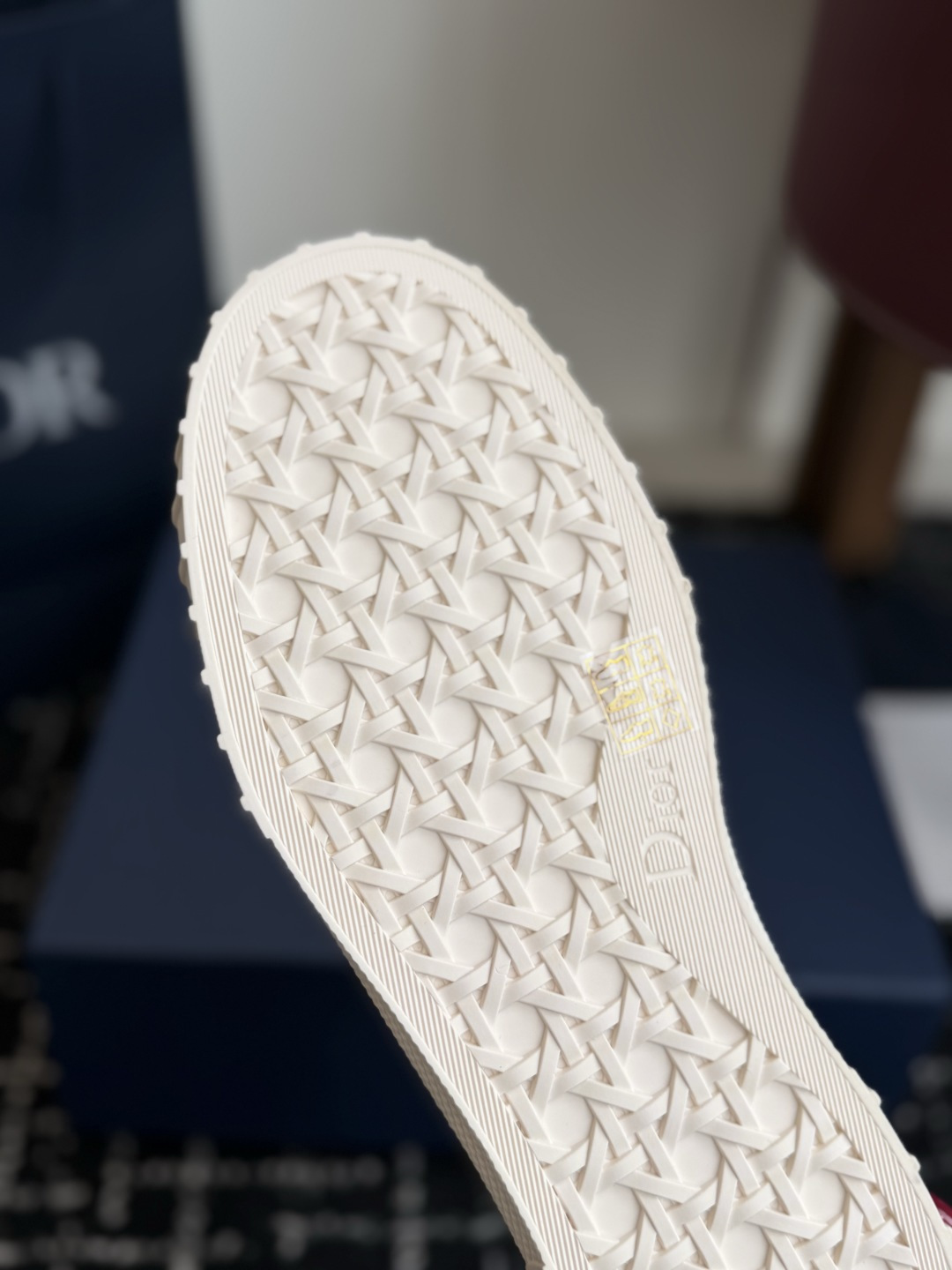 代购级 Dior26ss夏季新款拼接老花高帮帆布鞋 自带松弛复古文艺氛围感的高帮帆布鞋,经典贝壳鞋头搭配利落高帮版型,撞 代购级 Dior26ss夏季新款拼接老花高帮帆布鞋 自带松弛复古文艺氛围感的高帮帆布鞋,经典贝壳鞋头搭配利落高帮版型,撞