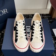 代购级 Dior26ss夏季新款拼接老花高帮帆布鞋 自带松弛复古文艺氛围感的高帮帆布鞋,经典贝壳鞋头搭配利落高帮版型,撞 代购级 Dior26ss夏季新款拼接老花高帮帆布鞋 自带松弛复古文艺氛围感的高帮帆布鞋,经典贝壳鞋头搭配利落高帮版型,撞