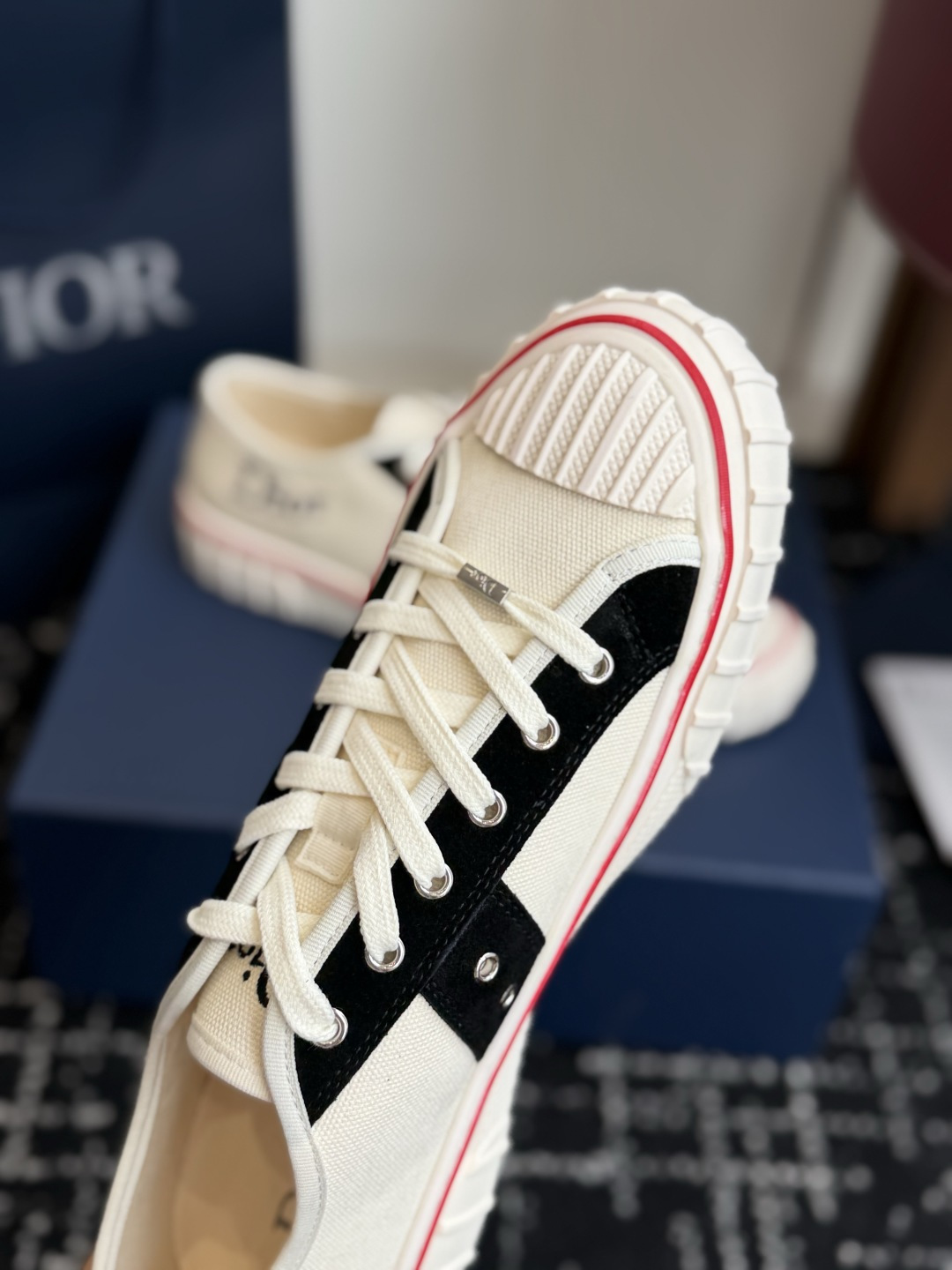 代购级 Dior26ss夏季新款拼接老花高帮帆布鞋 自带松弛复古文艺氛围感的高帮帆布鞋，经典贝壳鞋头搭配利落高帮版型，撞