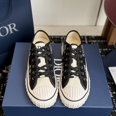 代购级 Dior26ss夏季新款拼接老花高帮帆布鞋 自带松弛复古文艺氛围感的高帮帆布鞋,经典贝壳鞋头搭配利落高帮版型,撞 代购级 Dior26ss夏季新款拼接老花高帮帆布鞋 自带松弛复古文艺氛围感的高帮帆布鞋,经典贝壳鞋头搭配利落高帮版型,撞