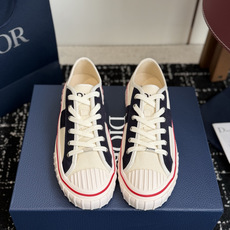 代购级 Dior26ss夏季新款拼接老花高帮帆布鞋 自带松弛复古文艺氛围感的高帮帆布鞋,经典贝壳鞋头搭配利落高帮版型,撞 代购级 Dior26ss夏季新款拼接老花高帮帆布鞋 自带松弛复古文艺氛围感的高帮帆布鞋,经典贝壳鞋头搭配利落高帮版型,撞